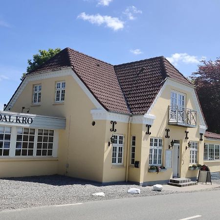 Skovdal Kro Jelling エクステリア 写真