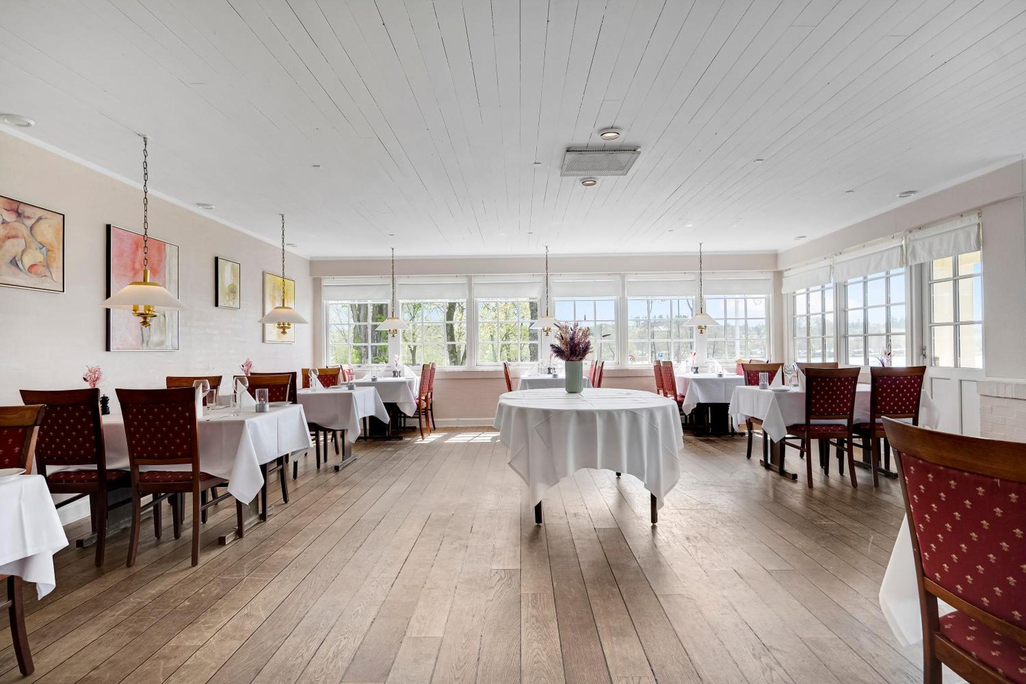 Skovdal Kro Jelling エクステリア 写真