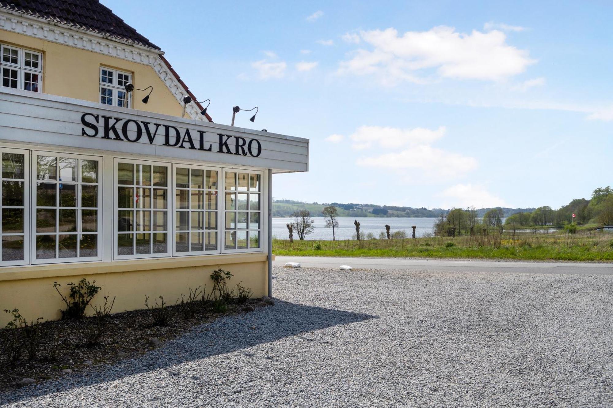 Skovdal Kro Jelling エクステリア 写真