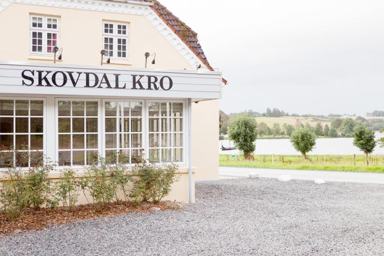Skovdal Kro Jelling エクステリア 写真