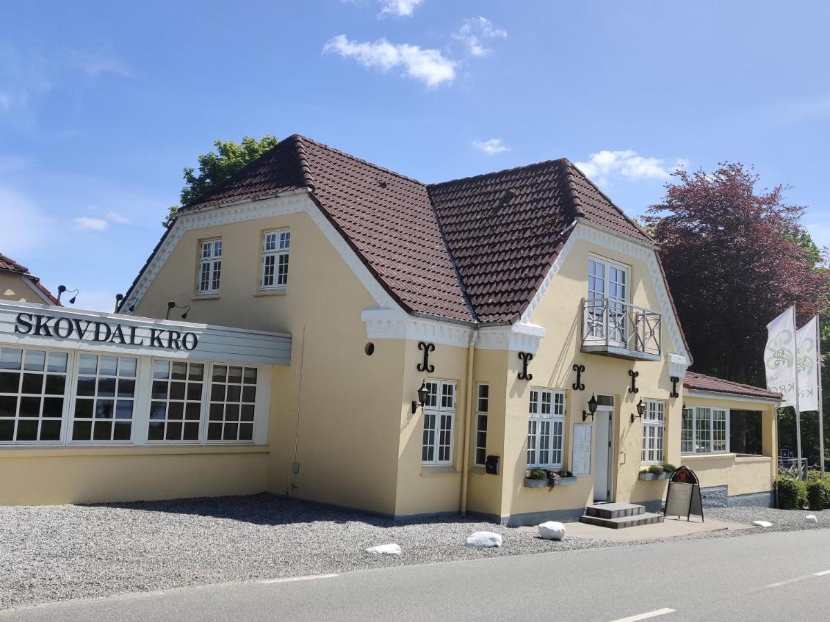 Skovdal Kro Jelling エクステリア 写真